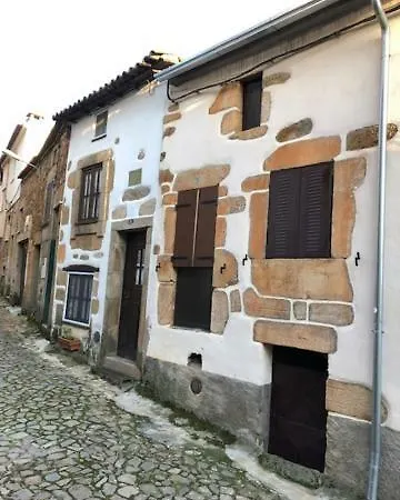 Quinta Do Ragal مزرعة للإقامة *